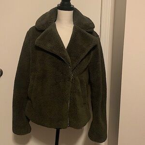 New w/tags Woman’s Army Green, Sherpa/fleece Moto Jacket w/zipper closure-Large